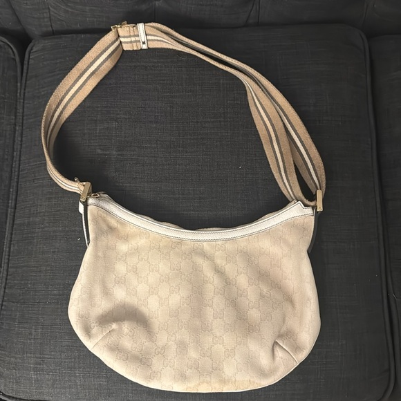 Gucci white Monogram Canvas Round Messenger Bag - Picture 3 of 7